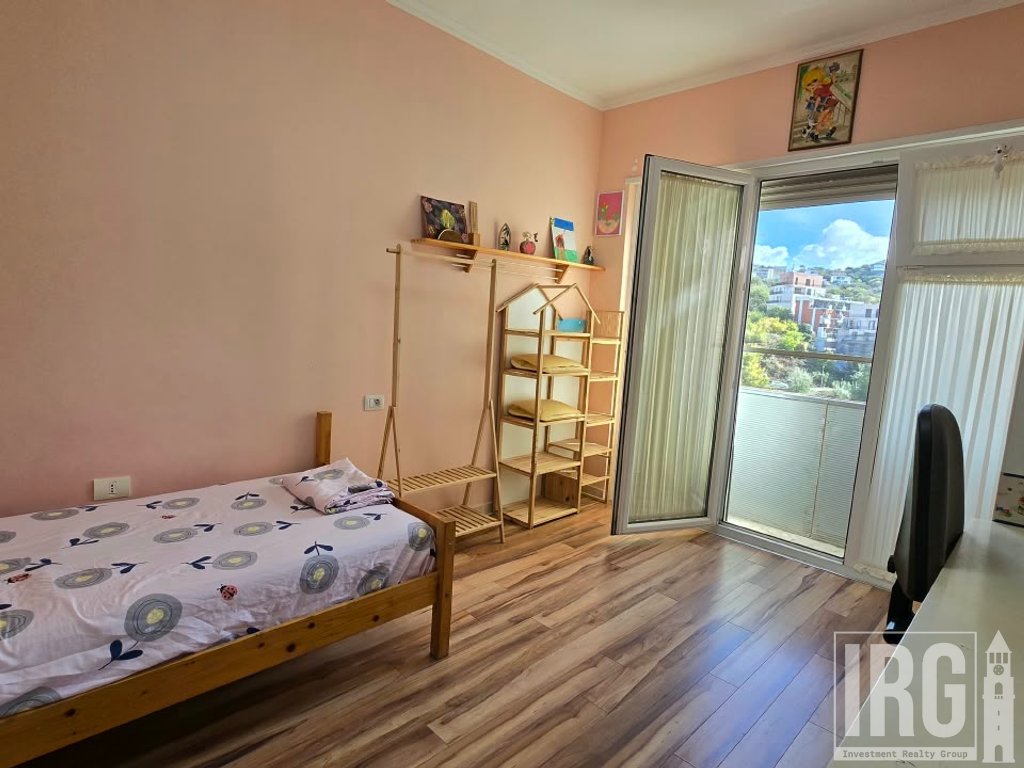 SHITET APARTAMENT 3+1+2 | LIQENI I THATË ( PA MALORE)