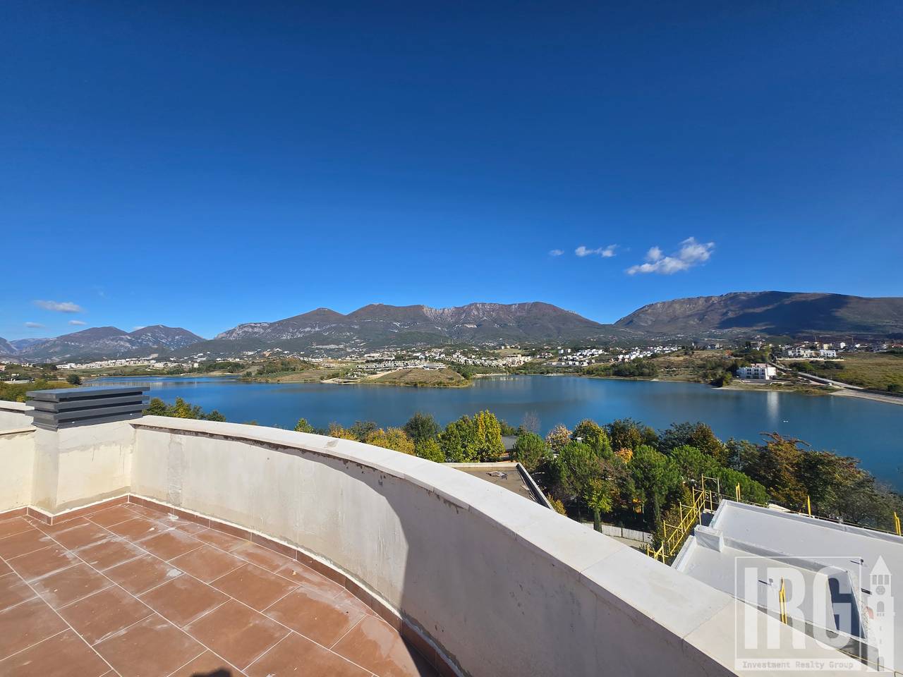 Vile e Bashkangjitur ne Swan Lake Residence