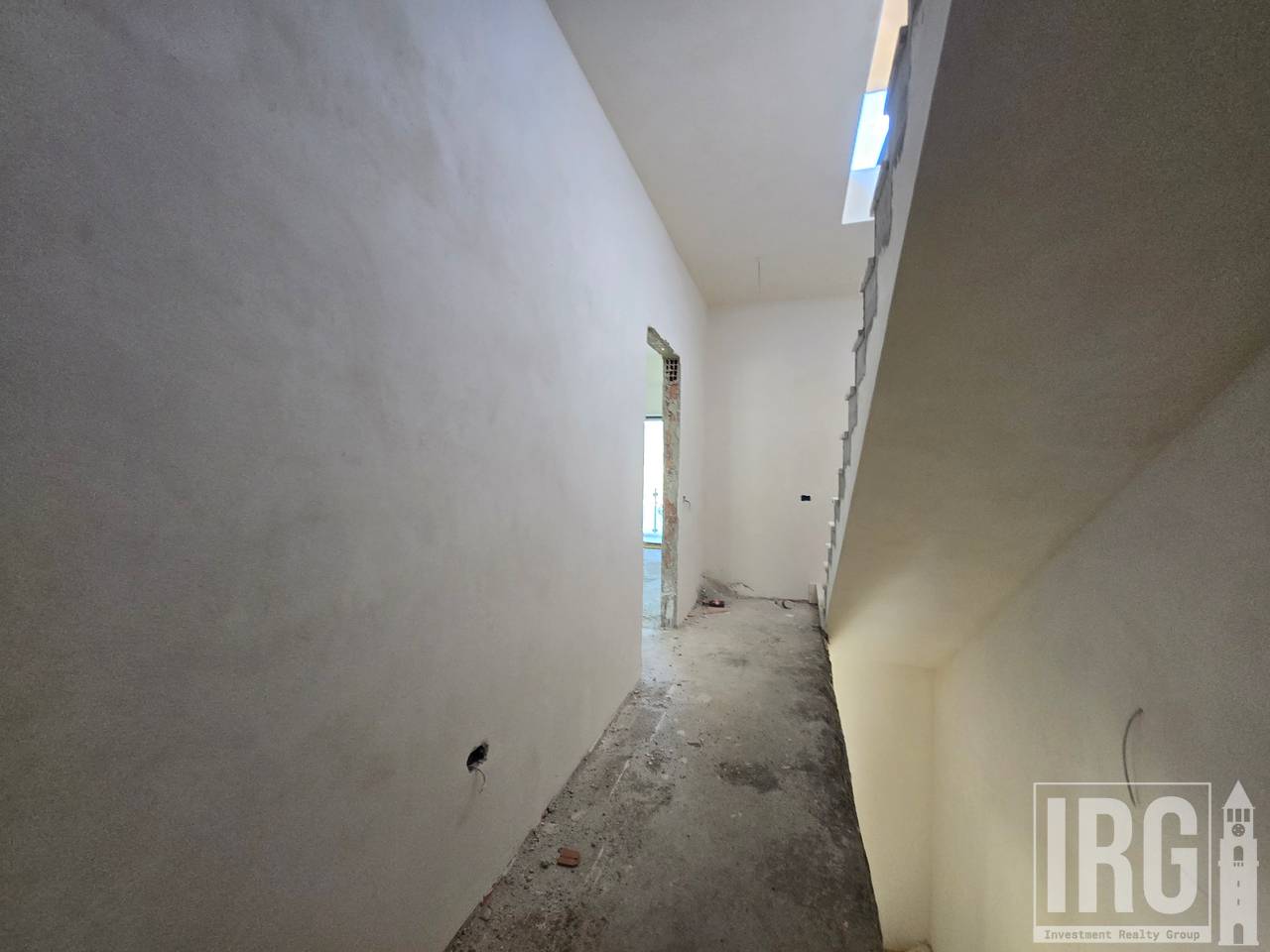 Tripleks me Pishine ne Swan Lake Residence