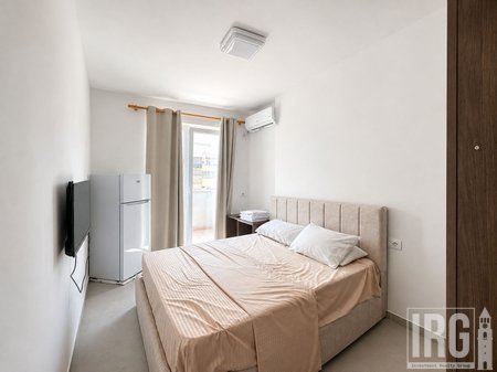 Appartamento 3+1+3 con veranda e posto auto in vendita – Rruga e Dibrës, Tirana