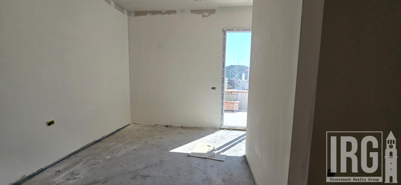 APPARTAMENTO 1+1 CON VERANDA A YZBERISHT!