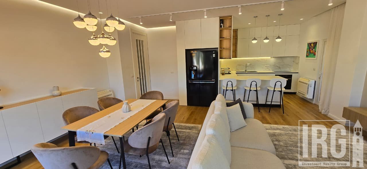 2+1+2 IN AFFITTO | LAGO ASCIUTTO
📍 Vicino all'Hotel Radisson
🚗 Posto auto con ricarica per auto elettrica