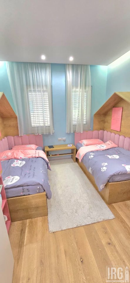 2+1+2 IN AFFITTO | LAGO ASCIUTTO
📍 Vicino all'Hotel Radisson
🚗 Posto auto con ricarica per auto elettrica