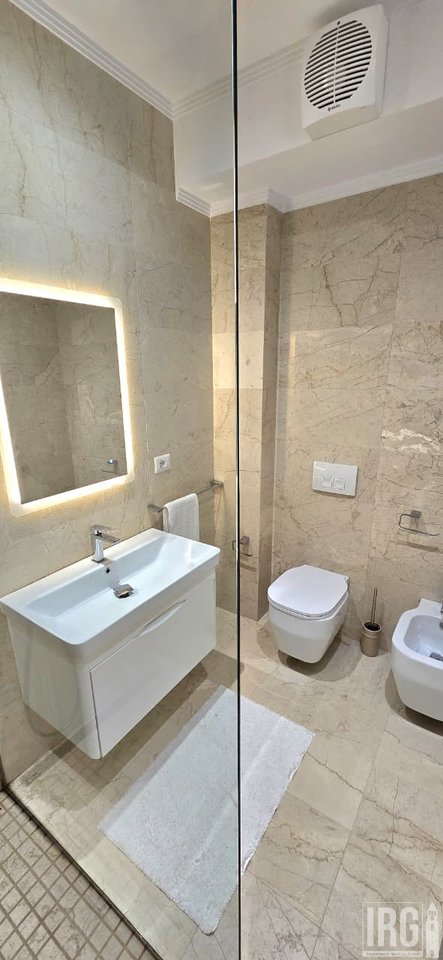 2+1+2 IN AFFITTO | LAGO ASCIUTTO
📍 Vicino all'Hotel Radisson
🚗 Posto auto con ricarica per auto elettrica