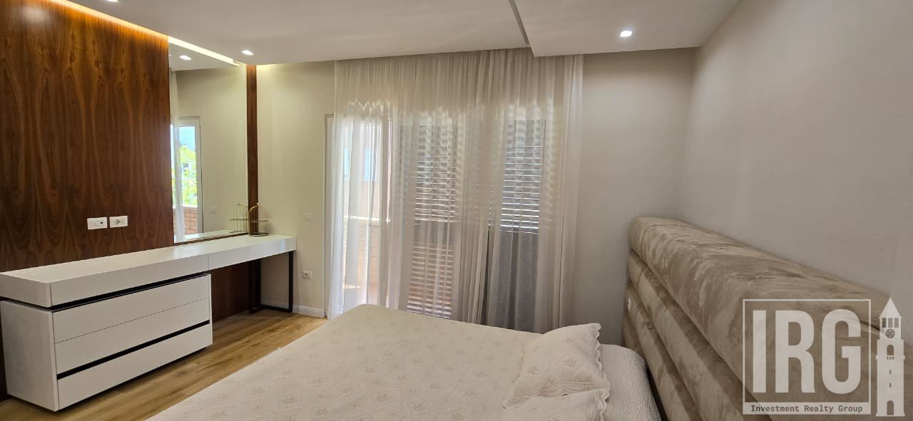 2+1+2 IN AFFITTO | LAGO ASCIUTTO
📍 Vicino all'Hotel Radisson
🚗 Posto auto con ricarica per auto elettrica