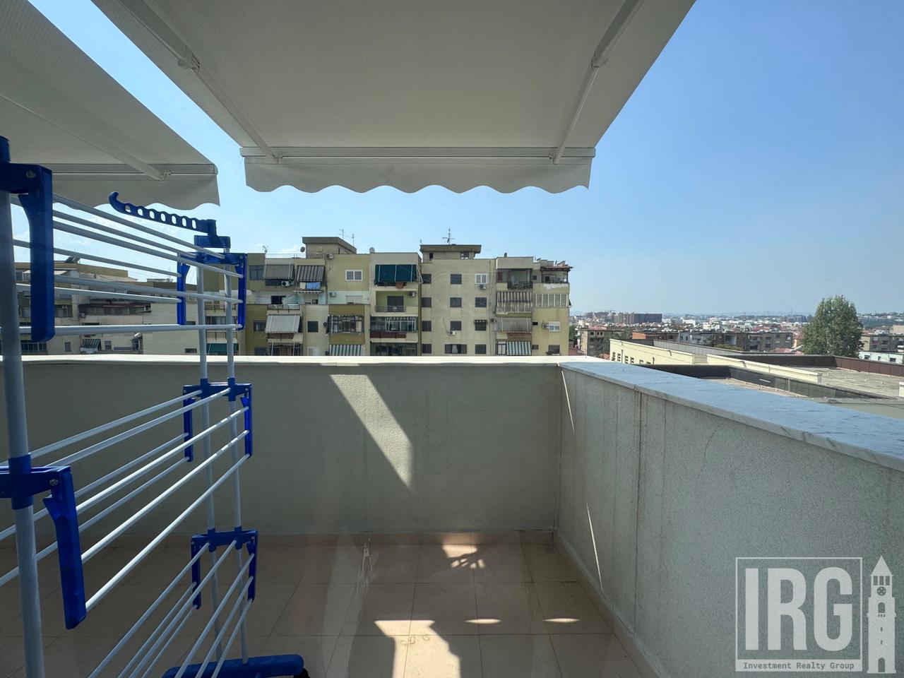 Appartamento 3+1+3 con veranda e posto auto in vendita – Rruga e Dibrës, Tirana