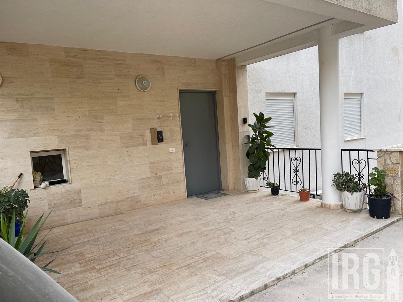 APARTAMENT 1+1 ME VERANDË PËR SHITJE – SARANDË