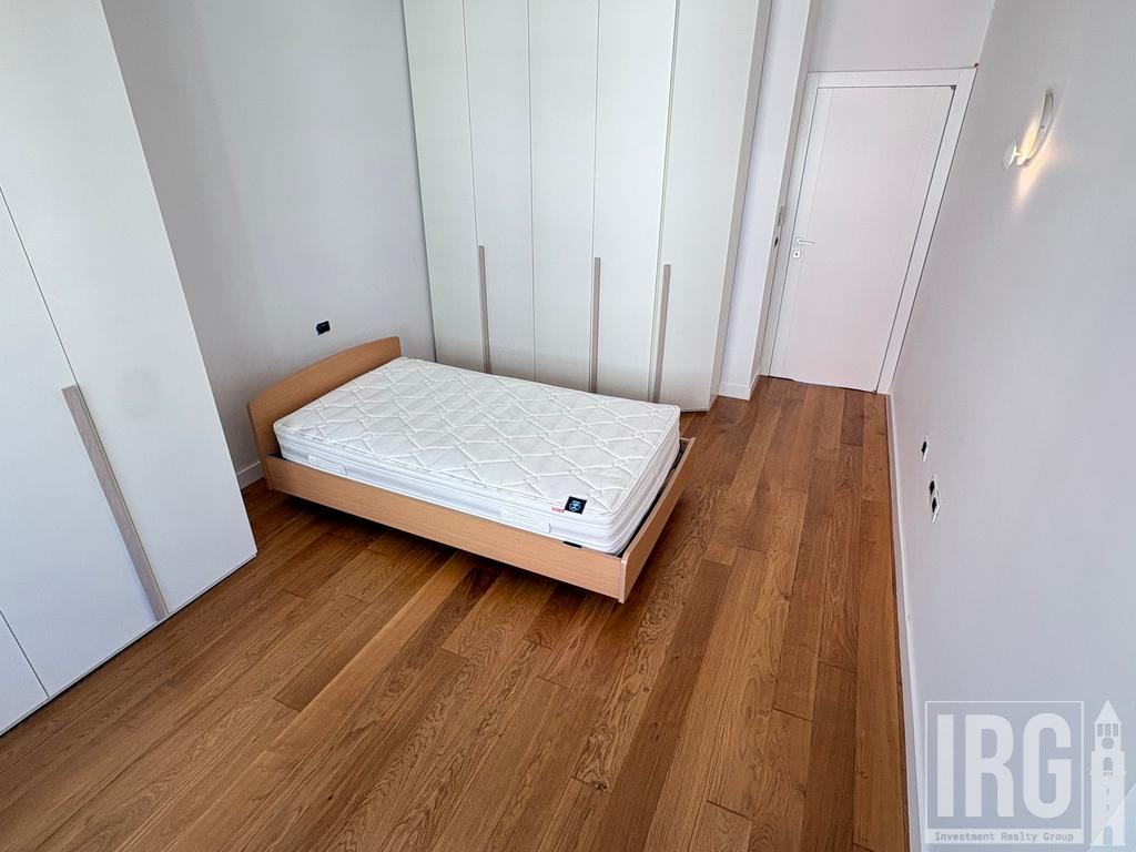 APARTAMENT 3+1+POST PARKIMI ME QERA TE KOMPLEKSI NOBIS, ME PAMJE NGA LIQENI TIRANES