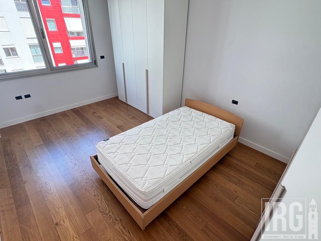 APARTAMENT 3+1+POST PARKIMI ME QERA TE KOMPLEKSI NOBIS, ME PAMJE NGA LIQENI TIRANES