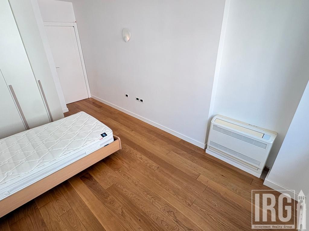 APARTAMENT 3+1+POST PARKIMI ME QERA TE KOMPLEKSI NOBIS, ME PAMJE NGA LIQENI TIRANES