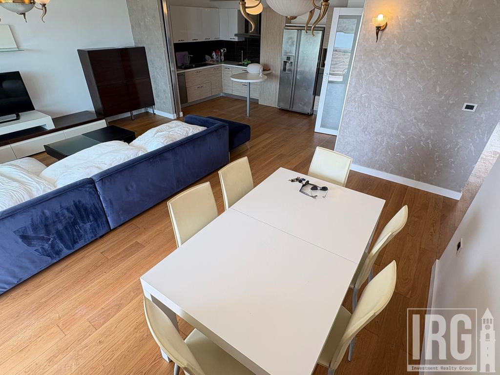 APARTAMENT 3+1+POST PARKIMI ME QERA TE KOMPLEKSI NOBIS, ME PAMJE NGA LIQENI TIRANES