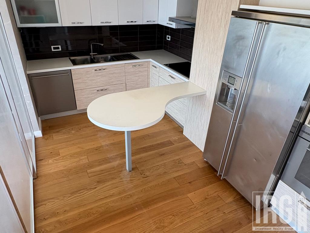 APARTAMENT 3+1+POST PARKIMI ME QERA TE KOMPLEKSI NOBIS, ME PAMJE NGA LIQENI TIRANES