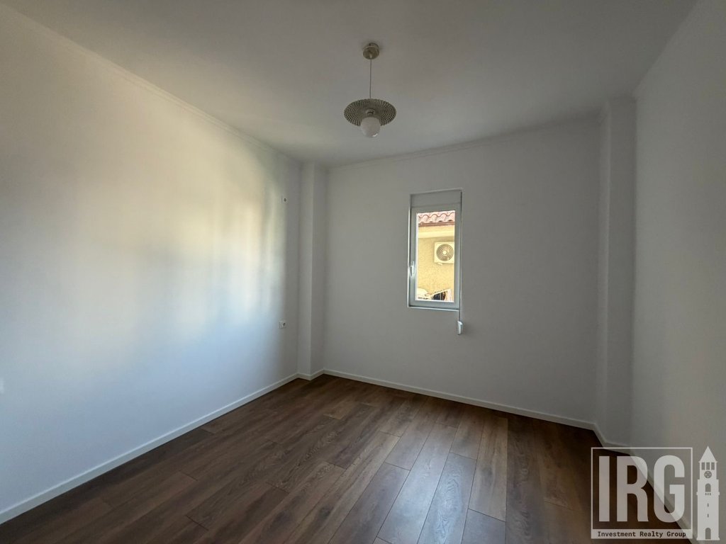 SHITET APARTAMENT 1+1 NE LAPRAKE, PRANE ZOJA KESHILLIT TE MIRE