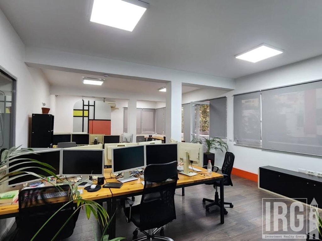 🏢 GODINË PRESTIGJIOZE PËR QIRA – ZONA E BLLOKUT