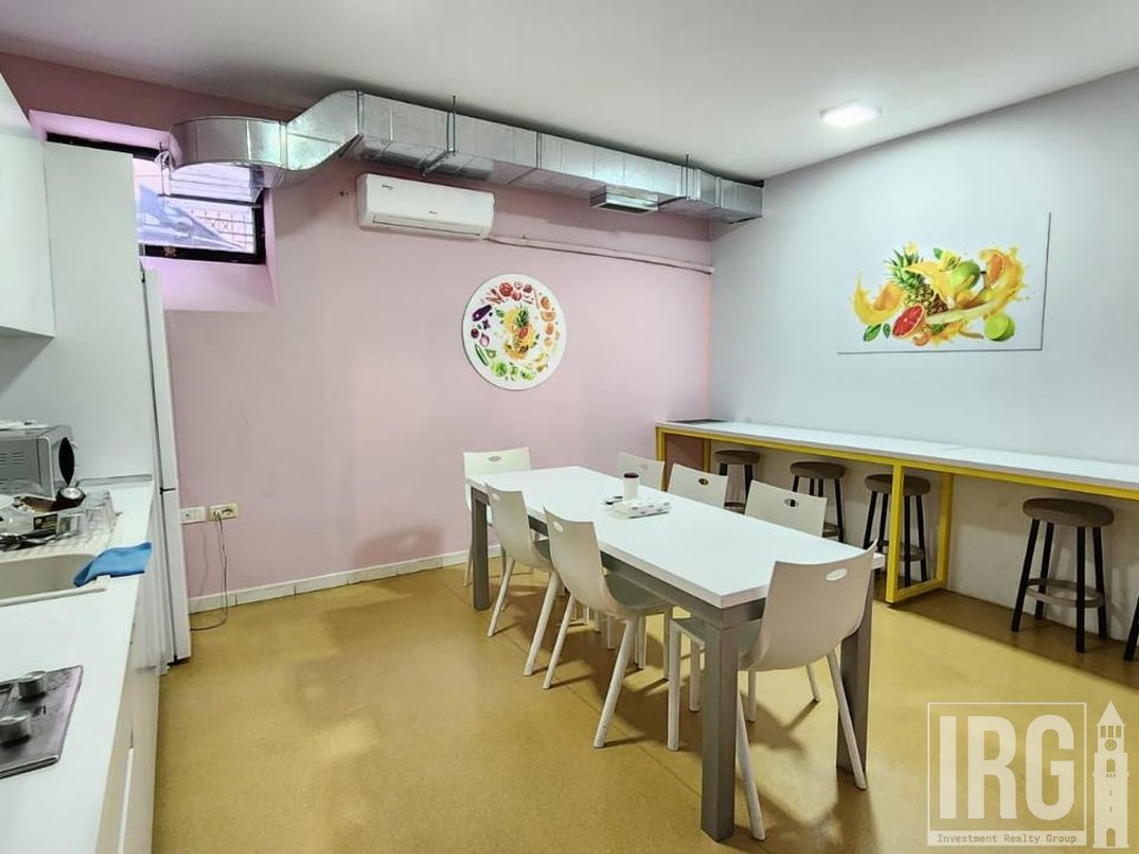 🏢 GODINË PRESTIGJIOZE PËR QIRA – ZONA E BLLOKUT
