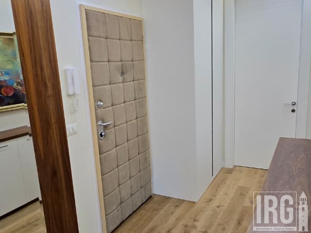 2+1+2 PËR QIRA | LIQENI I THATË

📍 Pranë Radisson Hotel
🚗 Post parkimi me karikim për makinë elektrike