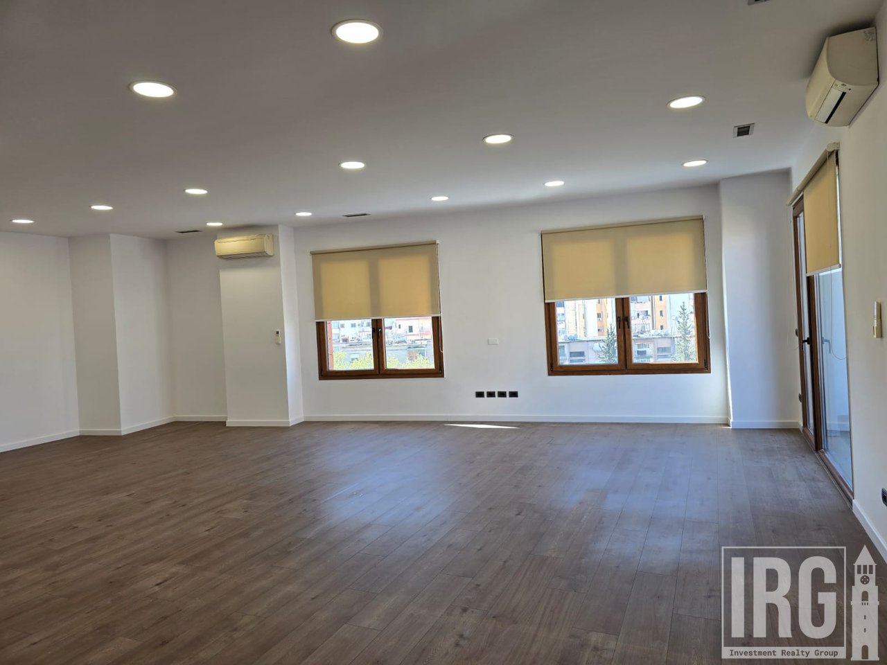ZYRE ME QERA TE HILTON, PRANE KOMPLEKSIT DELIJORGJI