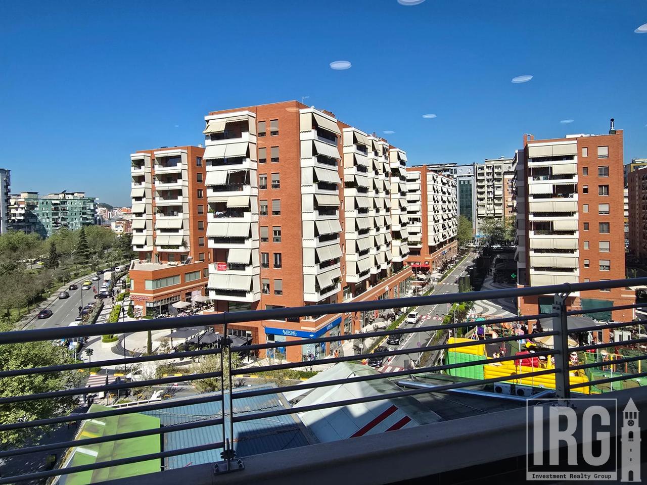 ZYRE ME QERA TE HILTON, PRANE KOMPLEKSIT DELIJORGJI