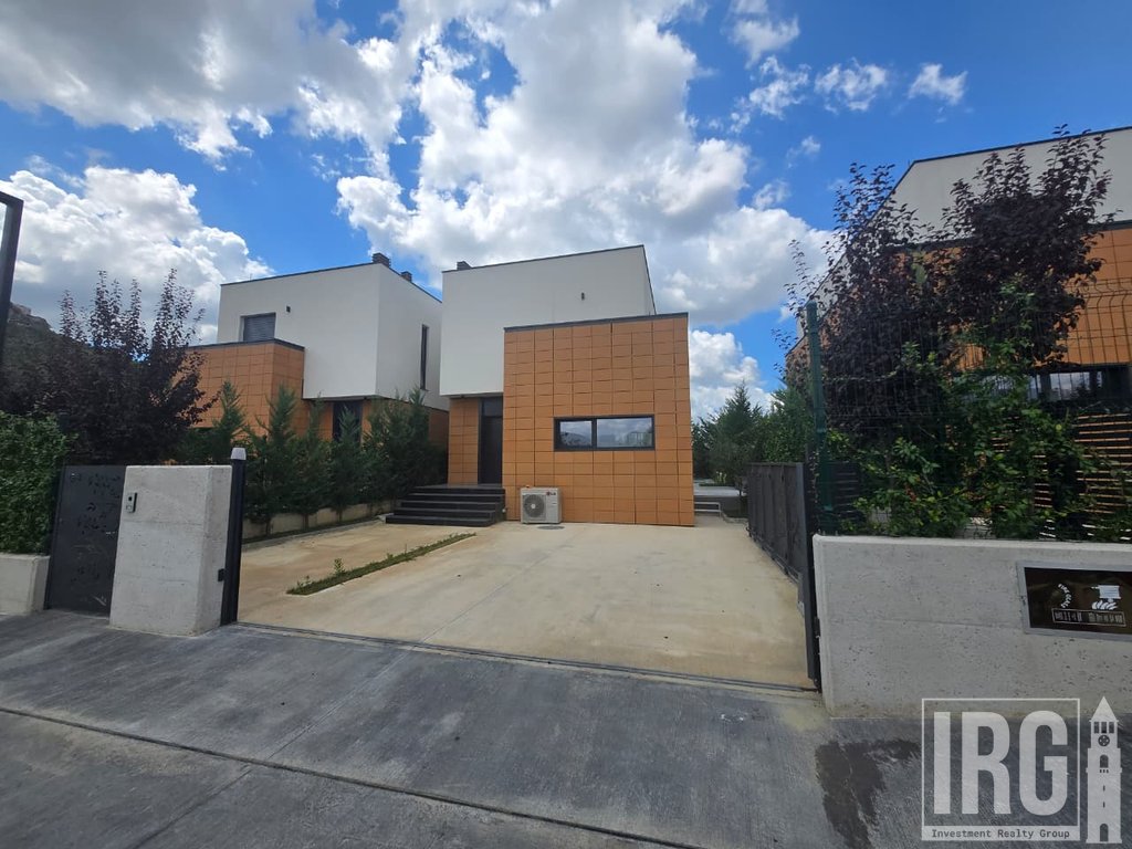 House with a Pool near Teg