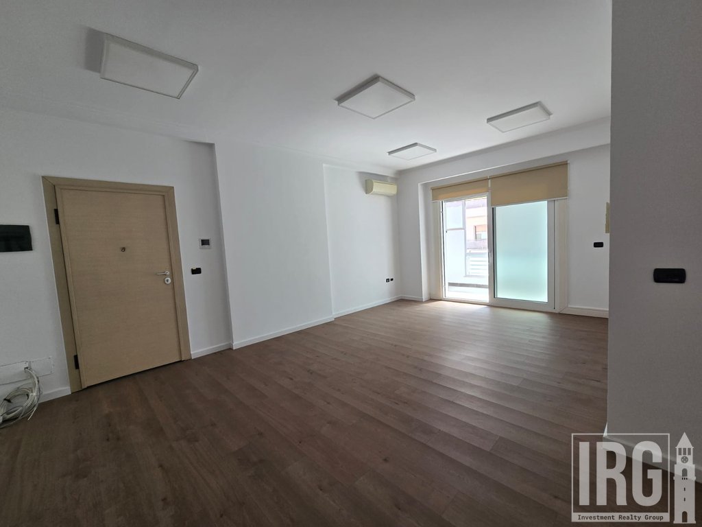 ZYRE 400 M TE HILTON, PRANE KOMPLEKSIT DELIJORGJI