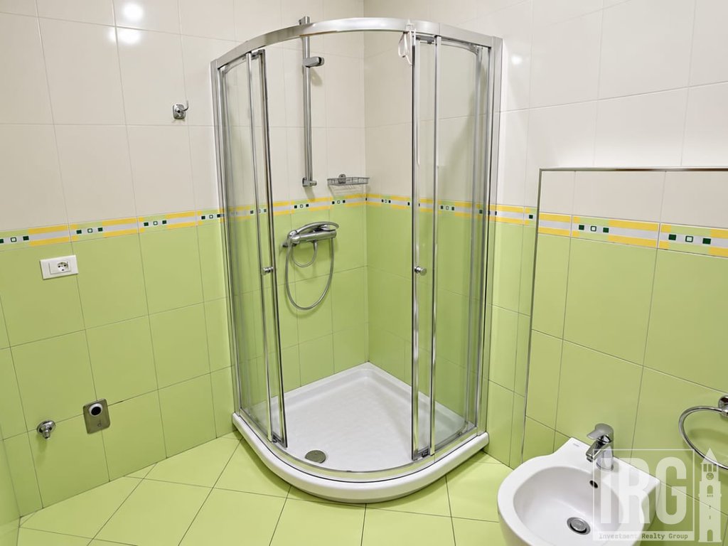 Jepet me qira zyrë | Rruga e Bogdanëve | 120 m²