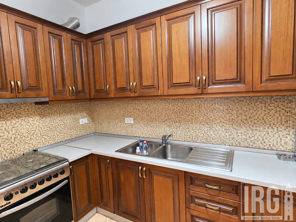 Jepet me qira zyrë | Rruga e Bogdanëve | 120 m²