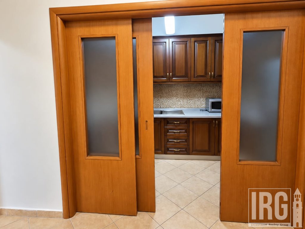 Jepet me qira zyrë | Rruga e Bogdanëve | 120 m²
