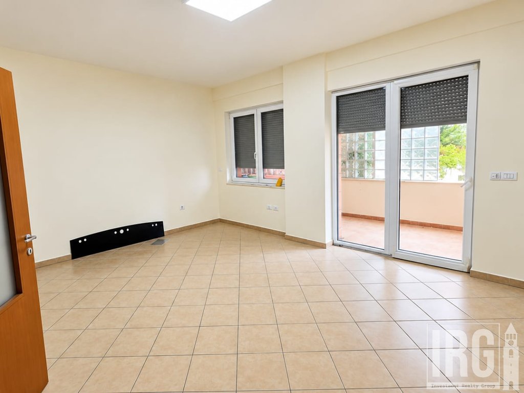 Jepet me qira zyrë | Rruga e Bogdanëve | 120 m²