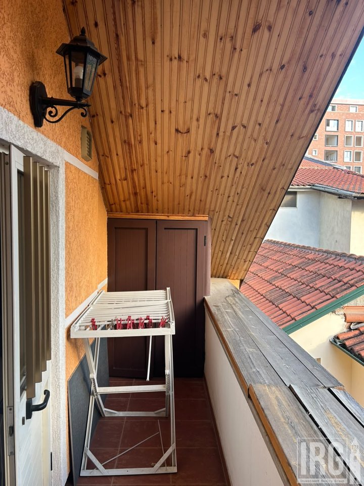 VILË PËR QERA PRANË QENDRËS PËR ZYRA / BANIM.