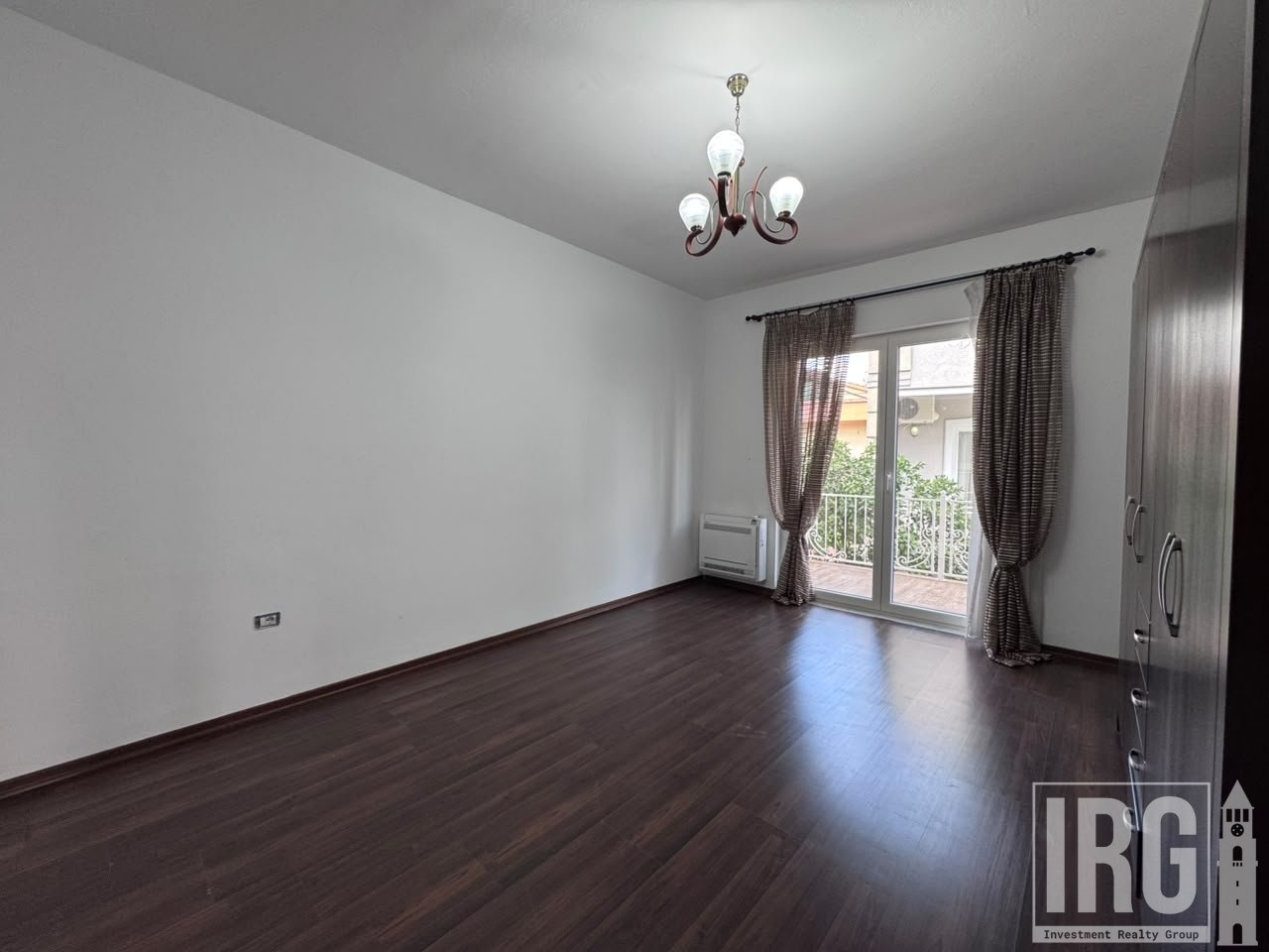 VILË ME QIRA 5+1+3| KOMUNA E PARISIT