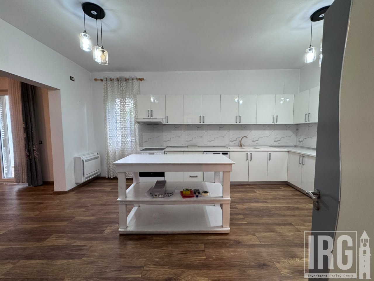 VILË ME QIRA 5+1+3| KOMUNA E PARISIT
