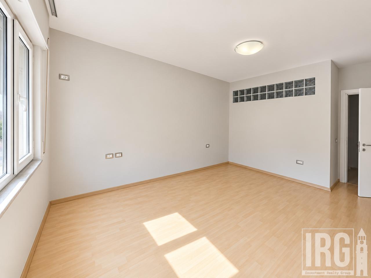 🏢 AMBIENTE PER UFFICI IN AFFITTO | MUNICIPIO DI PARIGI
📍 Municipio di Parigi, Tirana
