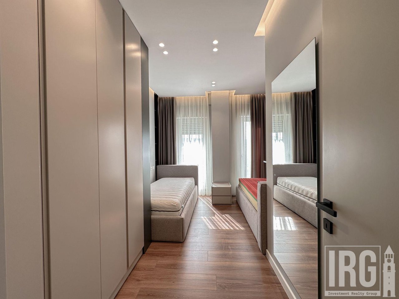 APARTAMENT 2+1+2 TE ZOGU I ZI, TE KOMPLEKSI FOLEJA E GJELBER