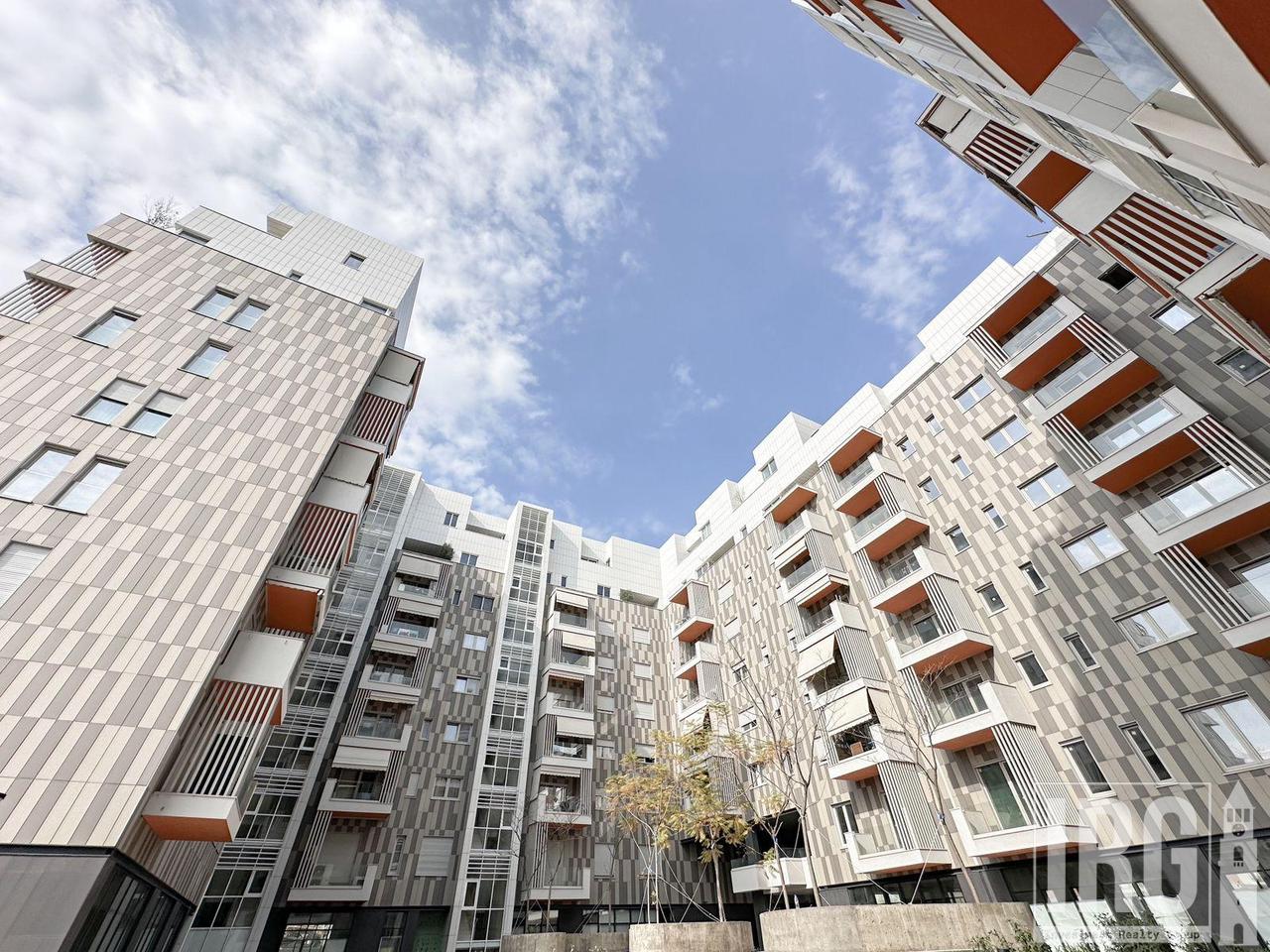 APARTAMENT 2+1+2 TE ZOGU I ZI, TE KOMPLEKSI FOLEJA E GJELBER