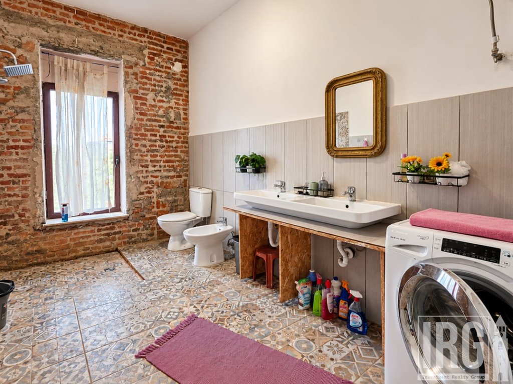 Jepet me Qira Loft në Qendër të Tiranës