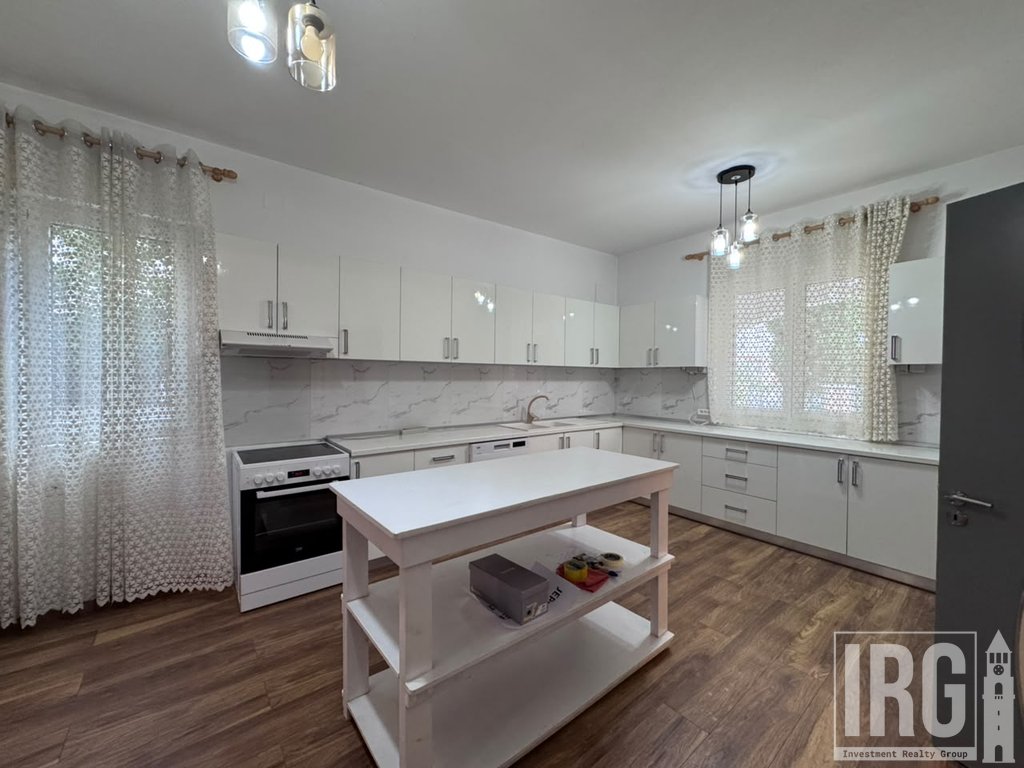 VILË ME QIRA 5+1+3| KOMUNA E PARISIT