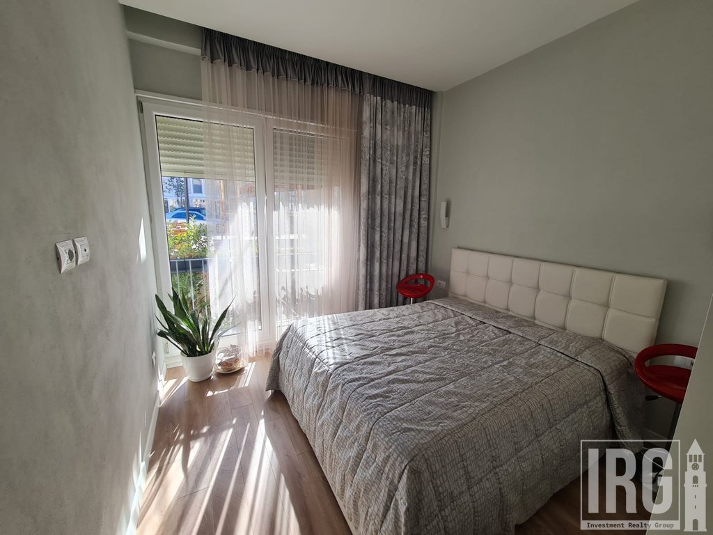 APARTAMENT 3+1+2 ME VERANDE PRANE TEG!