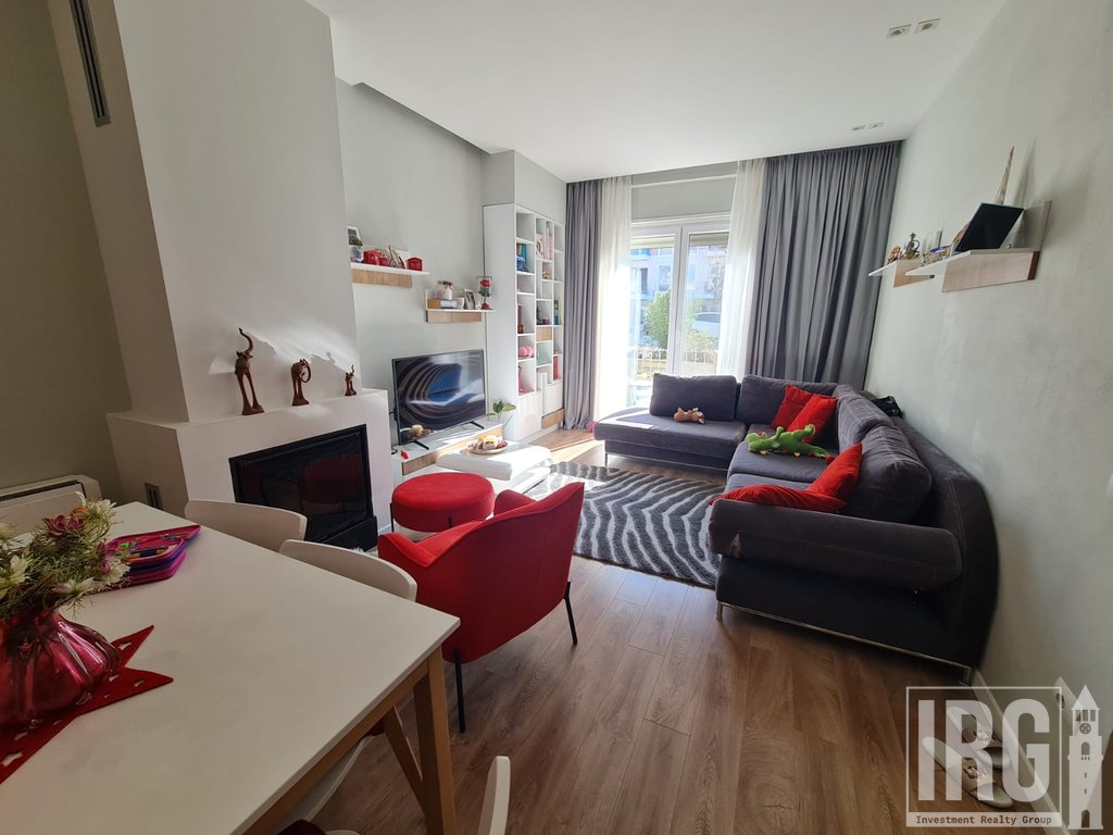 APARTAMENT 3+1+2 ME VERANDE PRANE TEG!