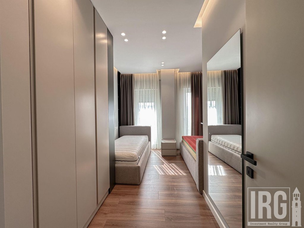 APARTAMENT 2+1+2 TE ZOGU I ZI, TE KOMPLEKSI FOLEJA E GJELBER