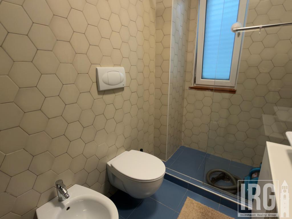JEPET ME QIRA APARTAMENT 1+1+POST PARKIMI TEK REZIDENCA KODRA E DIELLIT | 75,000 LEKË