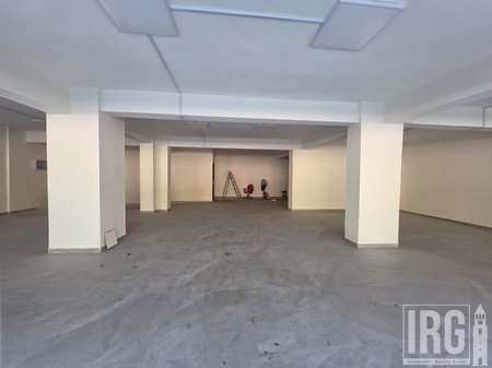 Warehouse/Factory/Showroom in Laprakë, Tirana