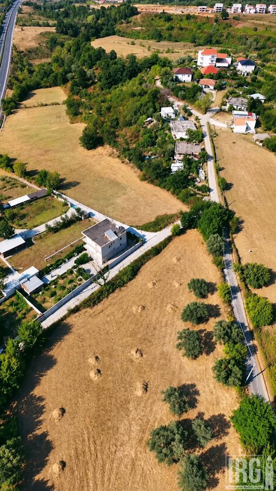 SHITET TOKË 2,700 m² | LUNDËR