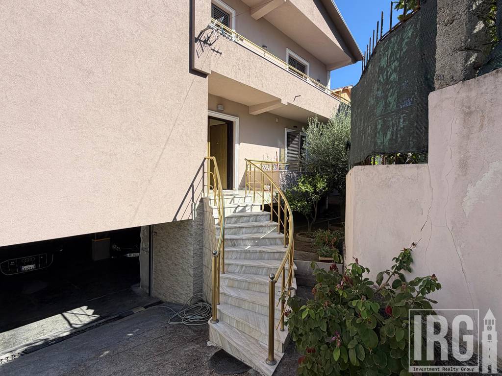 Jepet me qira kat i parë vile (120 m²) – Rruga "Ali Visha"