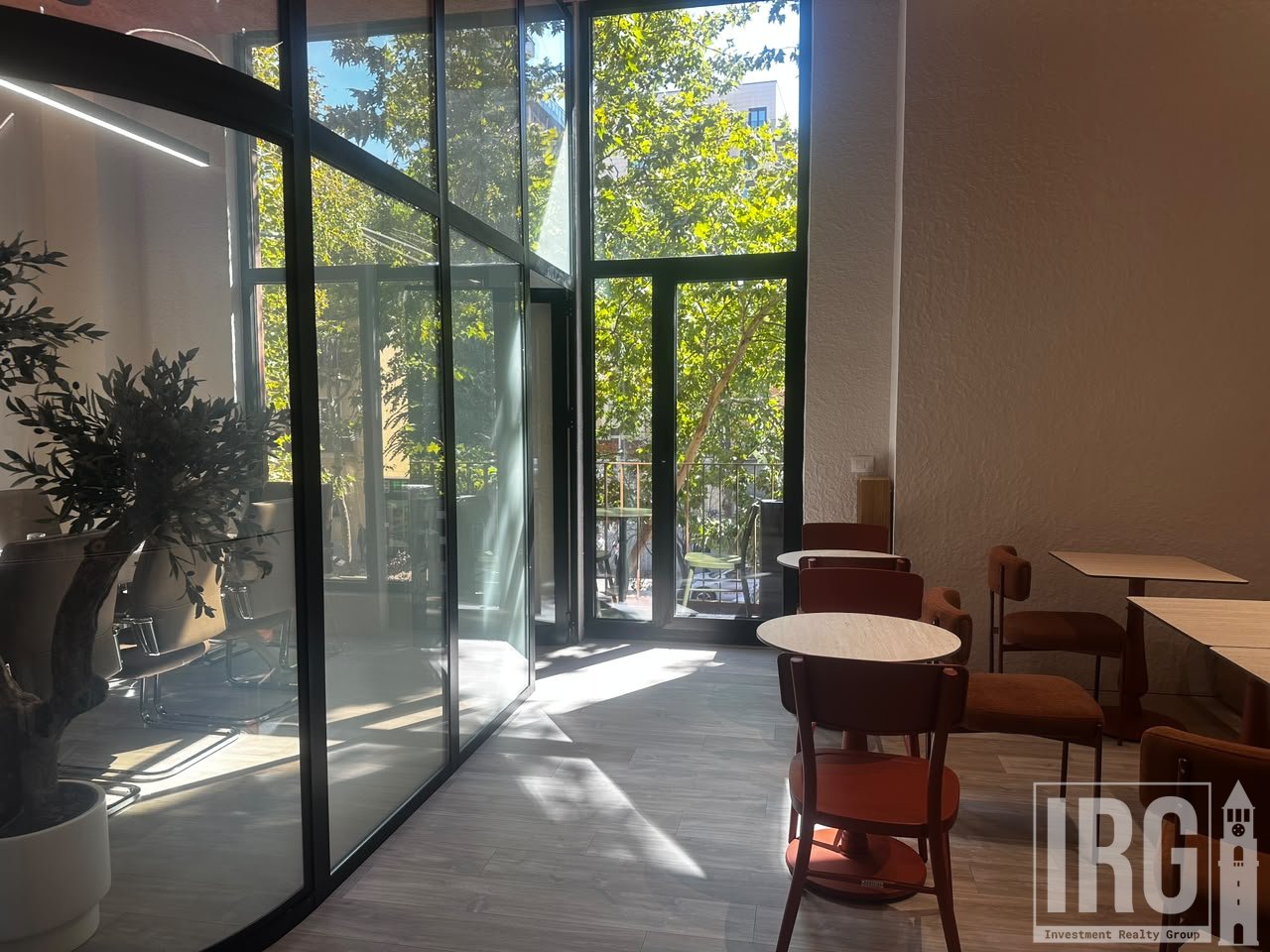 Ambient komercial te Garden Building