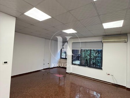 🏢 Godinë 3-Katëshe me Qira në Rrugën Myslym Shyri 📍