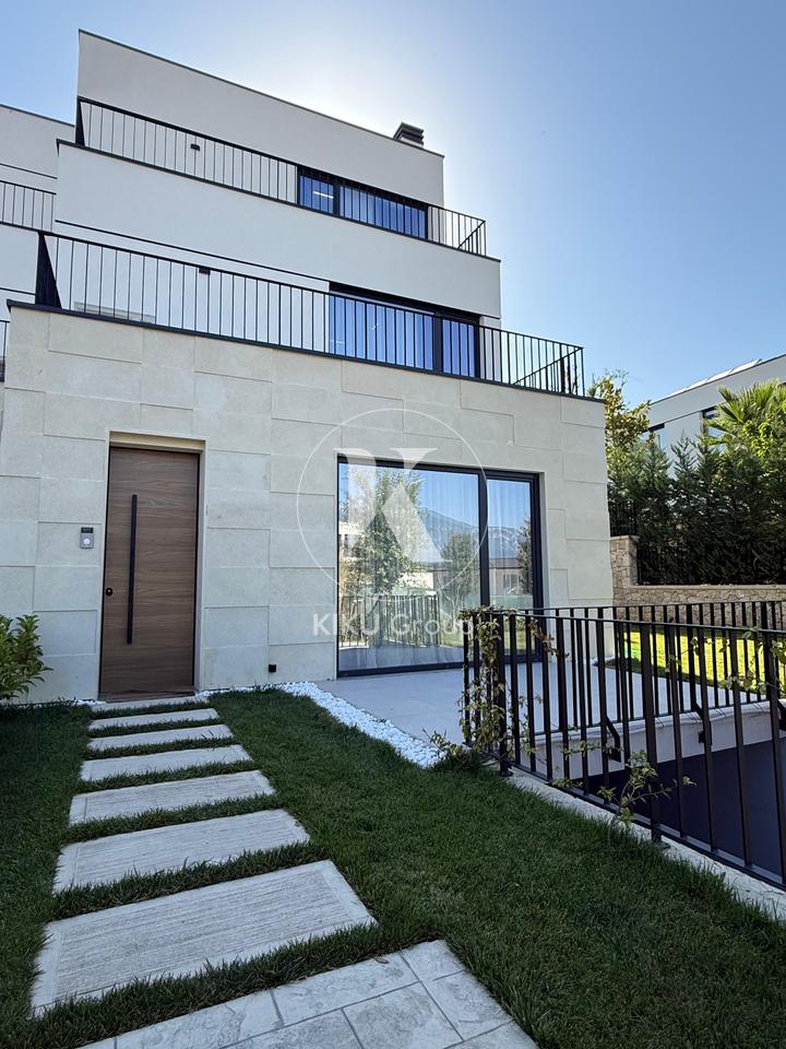 📌 Vilë me Qira – Forest Residence