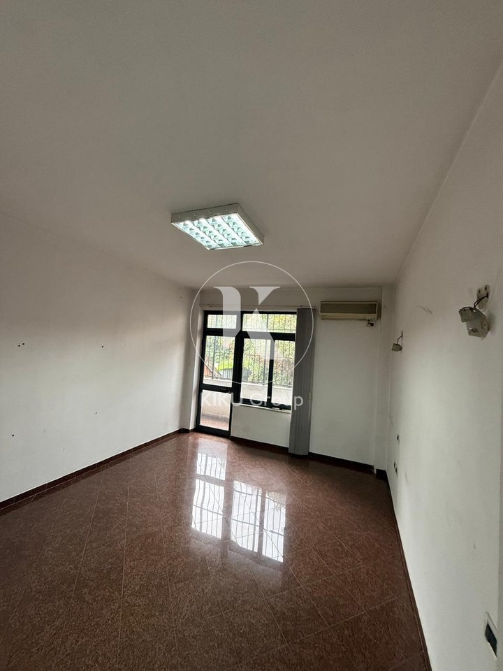 🏢 Godinë 3-Katëshe me Qira në Rrugën Myslym Shyri 📍