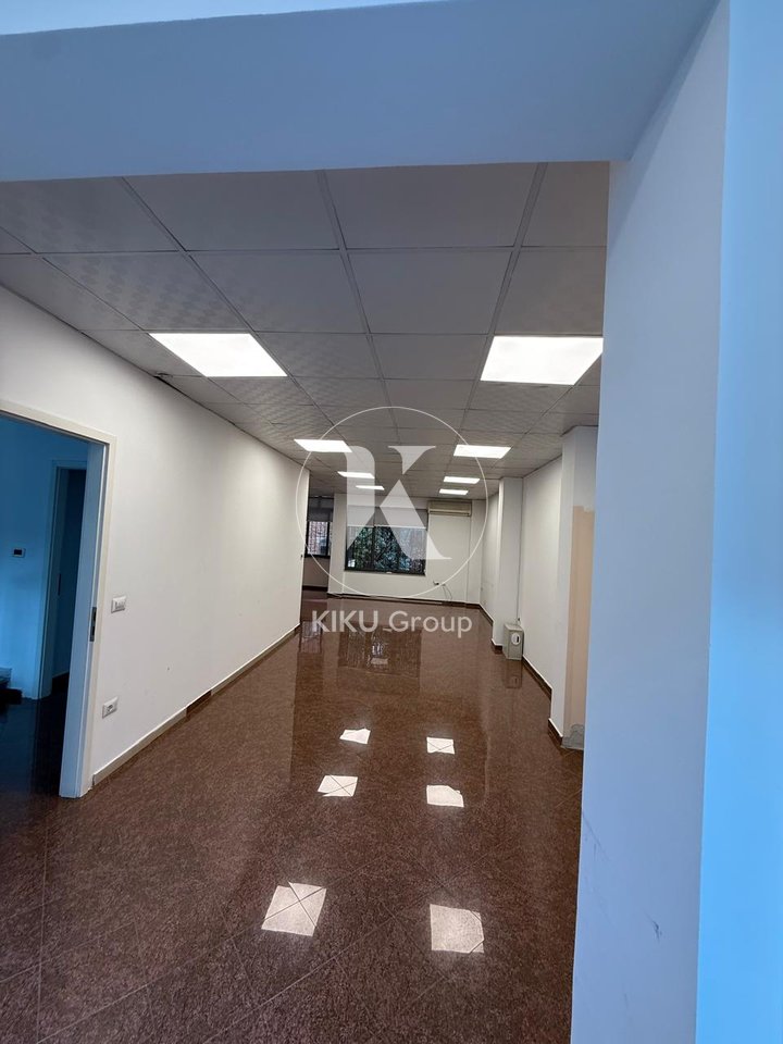 🏢 Godinë 3-Katëshe me Qira në Rrugën Myslym Shyri 📍