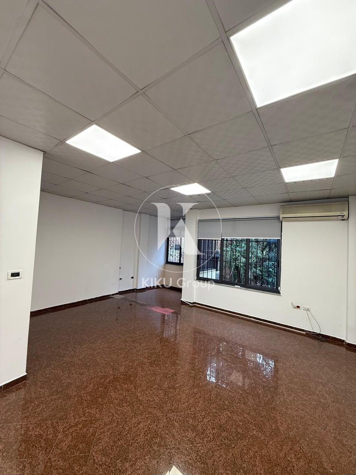 🏢 Godinë 3-Katëshe me Qira në Rrugën Myslym Shyri 📍