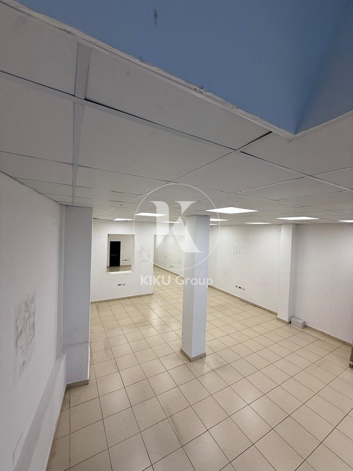 🏢 Godinë 3-Katëshe me Qira në Rrugën Myslym Shyri 📍